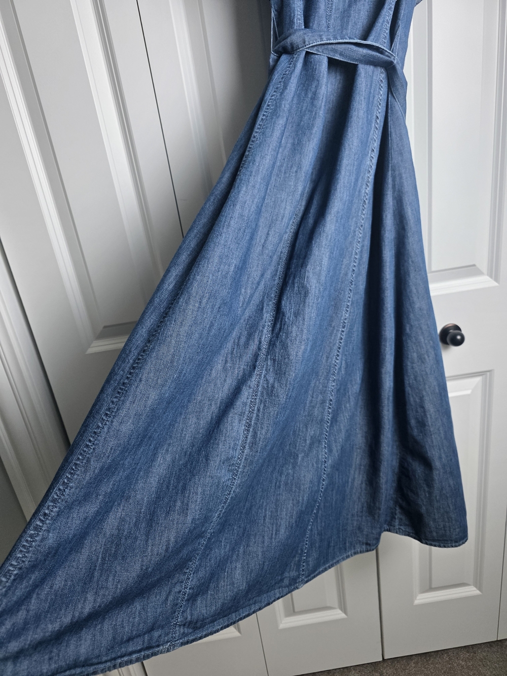 LOFT Ruffle Denim Midi Dress – Size 8 - 100% Cotton - Picture 12 of 16